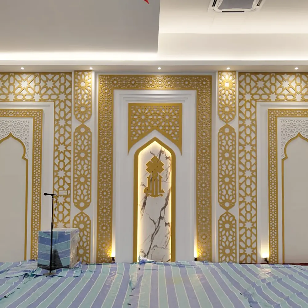 Panel mihrab emas